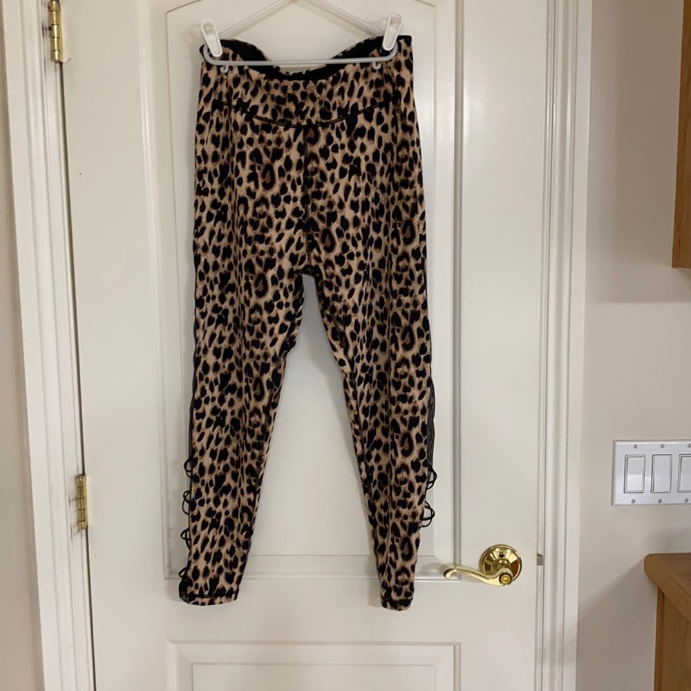 NWOT Victoria’s Secret Sz L Cheetah Leggings